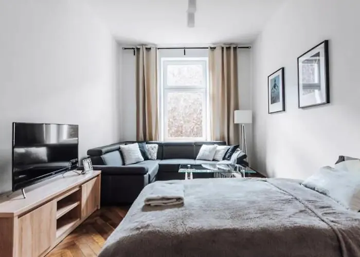 With Balcony - 21 Filipa Street